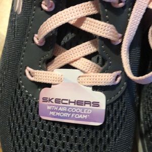 Skechers Air-Cooled Gray & Pink Memory Foam Mesh Sneakers Size 9.5 Women’s